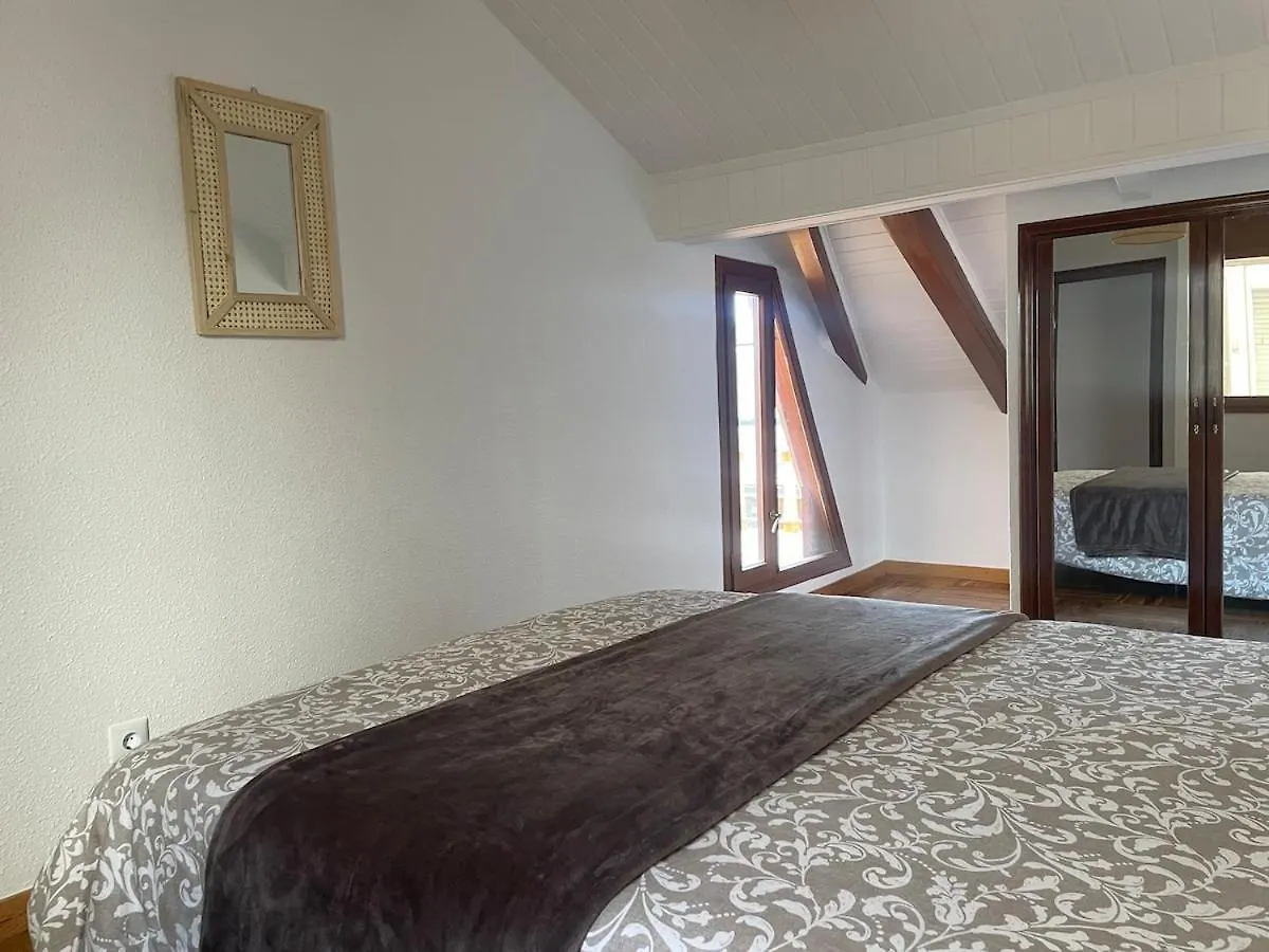 Magnifico Atico Con Vistas, Parking Y Piscina Apartment Puigcerda 0*,  Spain